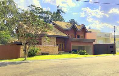 Imagem: A casa em condomínio possui 4 Dormitórios, 5 Banheiros, 4