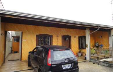 Imagem: A casa possui 5 Dormitórios, 5 Banheiros, 5 Vagas na garagem