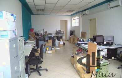 Imagem: O depósito possui 1.300m² de Área e está localizado em