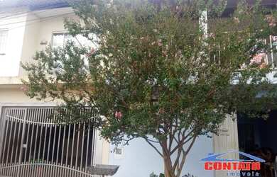 Imagem: A casa possui 5 Dormitórios, 2 Banheiros, 2 Vagas na garagem