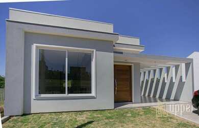 Imagem: A casa possui 3 Dormitórios, 2 Banheiros, 2 Vagas na garagem