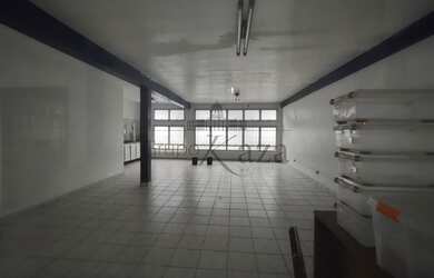 Imagem: O depósito possui 5 Vagas na garagem, 750m² de Área e está