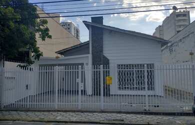 Imagem: A casa possui 3 Dormitórios, 2 Banheiros, 360m² de Área e
