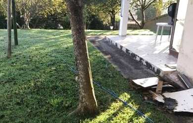 Imagem: A casa possui 3 Dormitórios, 2 Banheiros e 290m² de Área