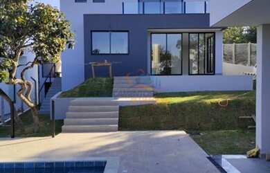 Imagem: A casa possui 4 Dormitórios, 5 Banheiros e 281m² de Área