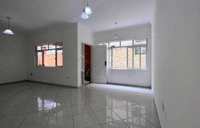 Imagem: A casa possui 3 Dormitórios, 3 Banheiros, 200m² de Área e