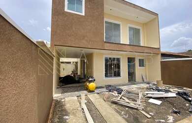 Imagem: A casa possui 3 Dormitórios, 2 Banheiros, 3 Vagas na garagem