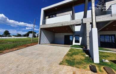 Imagem: A casa em condomínio possui 3 Dormitórios, 3 Banheiros, 2