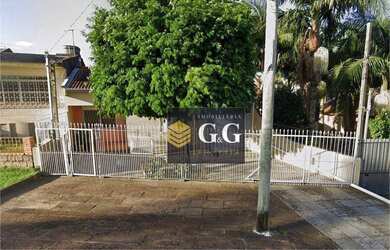 Imagem: A casa possui 3 Dormitórios, 2 Banheiros, 1 Vaga na garagem