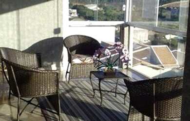 Imagem: A casa possui 5 Dormitórios, 3 Banheiros, 3 Vagas na garagem