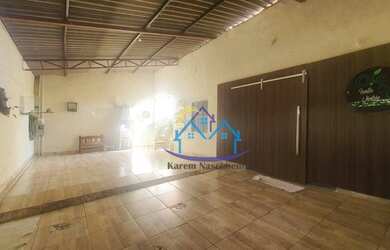 Imagem: A casa possui 4 Dormitórios, 1 Banheiro, 3 Vagas na garagem