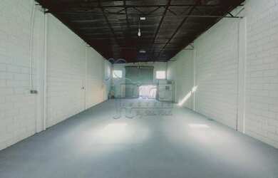 Imagem: O depósito possui 130m² de Área e está localizado em Campos