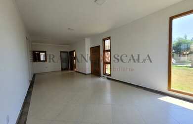 Imagem 5: Linda residência, frente Norte, localizada no balneário Vista Alegre...