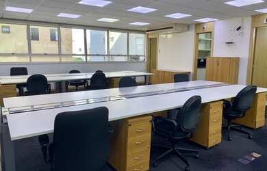 Imagem: O depósito possui 4 Vagas na garagem, 110m² de Área e está