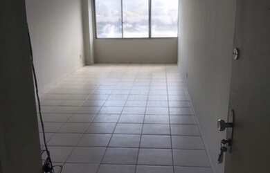 Imagem: O depósito possui 1 Vaga na garagem e 30m² de Área e está