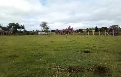 Imagem: O terreno possui 1.000m² de Área e está localizado em Sarapuí