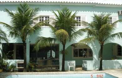 Imagem: A casa em condomínio possui 5 Dormitórios, 2 Banheiros, 2