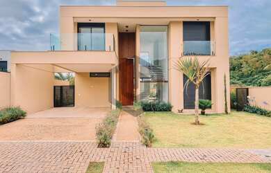 Imagem: A casa em condomínio à venda possui 4 Dormitórios, 5 Banheiros