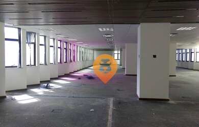 Imagem: O depósito possui 5 Vagas na garagem, 560m² de Área e está