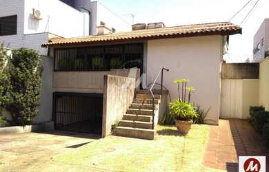 Imagem: O depósito possui 4 Vagas na garagem, 450m² de Área e está