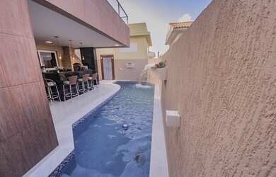 Imagem: A casa em condomínio possui 4 Dormitórios, 4 Banheiros, 3