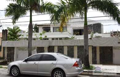 Imagem: A casa à venda possui 4 Dormitórios, 5 Banheiros, 4 Vagas