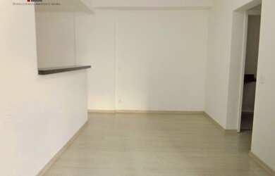 Imagem: O apartamento possui 2 Dormitórios, 1 Banheiro, 2 Vagas na