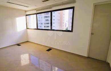 Imagem: O depósito possui 2 Vagas na garagem e 50m² de Área e está