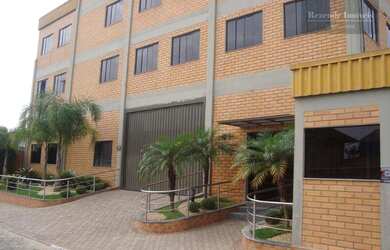 Imagem: O depósito possui 5 Vagas na garagem, 1.056m² de Área e