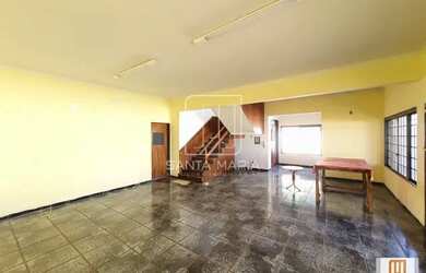 Imagem: O depósito possui 4 Vagas na garagem, 290m² de Área e está