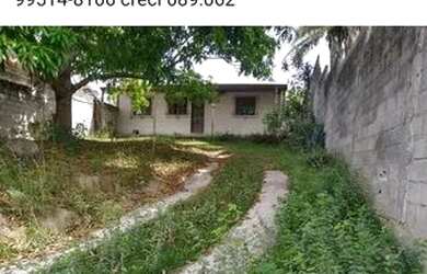 Imagem: A casa possui 3 Dormitórios, 1 Banheiro, 2 Vagas na garagem