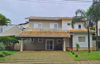 Imagem: A casa em condomínio possui 4 Dormitórios, 5 Banheiros, 5