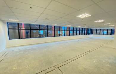 Imagem: O depósito possui 5 Vagas na garagem, 776m² de Área e está