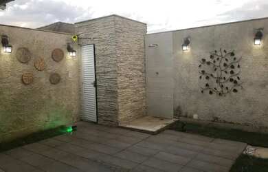 Imagem: A casa em condomínio possui 3 Dormitórios, 3 Banheiros e