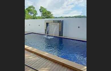 Imagem: A casa possui 3 Dormitórios, 3 Banheiros, 5 Vagas na garagem