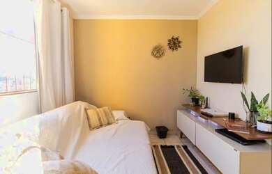 Imagem: O apartamento possui 2 Dormitórios, 1 Banheiro, 1 Vaga na garagem