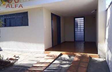 Imagem: A casa possui 3 Dormitórios, 1 Banheiro, 1 Vaga na garagem