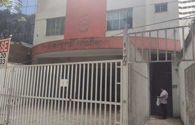 Imagem: O depósito possui 5 Vagas na garagem, 420m² de Área e está