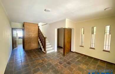 Imagem: A casa possui 2 Dormitórios, 2 Banheiros, 2 Vagas na garagem