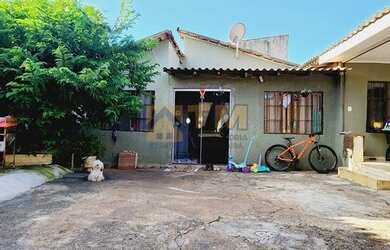 Imagem: A casa possui 4 Dormitórios, 3 Banheiros, 3 Vagas na garagem