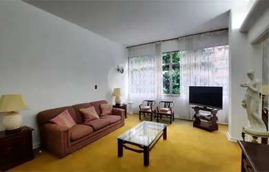 Imagem 5: Oportunidade Excepcional no Coração de Copa! Há uma quadra da praia..