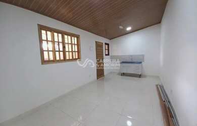 Imagem: A casa possui 1 Dormitório, 1 Banheiro, 1 Vaga na garagem