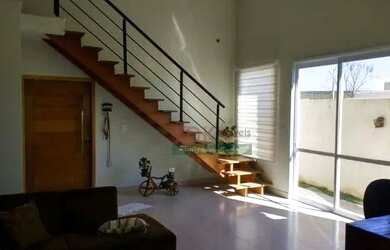 Imagem: A casa em condomínio possui 4 Dormitórios, 3 Banheiros, 4