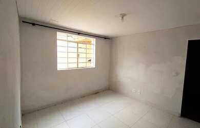 Imagem: A casa possui 1 Dormitório, 1 Banheiro, 42m² de Área e está