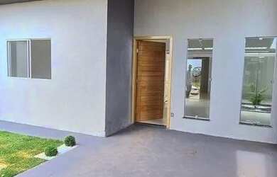 Imagem: A casa possui 3 Dormitórios, 3 Banheiros, 2 Vagas na garagem