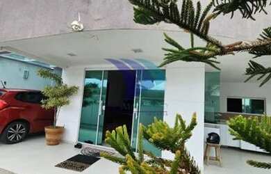 Imagem: A casa possui 4 Dormitórios, 3 Banheiros, 1 Vaga na garagem