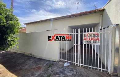 Imagem: A casa possui 2 Dormitórios, 1 Banheiro, 1 Vaga na garagem