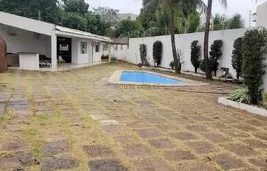 Imagem: A casa possui 3 Dormitórios, 3 Banheiros, 2 Vagas na garagem