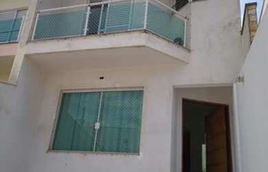 Imagem: A casa possui 3 Dormitórios, 4 Banheiros, 5 Vagas na garagem