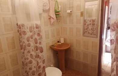 Imagem: A casa possui 3 Dormitórios, 1 Banheiro e está localizado